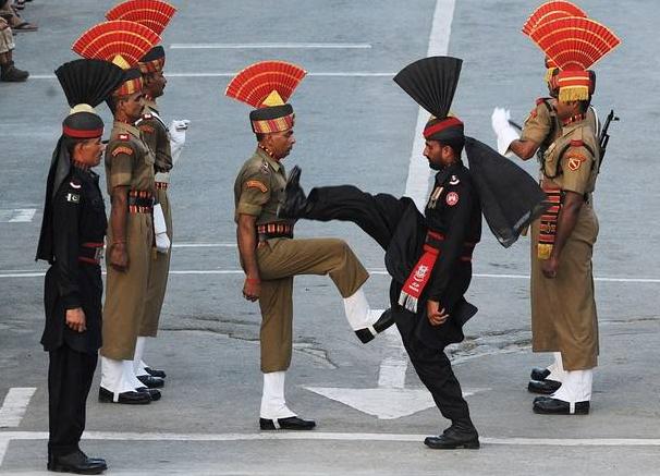 巴基斯坦陷入困境，却断然拒绝中国帮助，背后