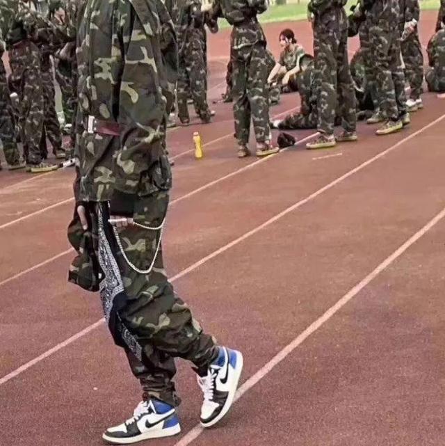 “撞衫不可怕，可怕的是跟谁撞衫”哈哈哈，妹