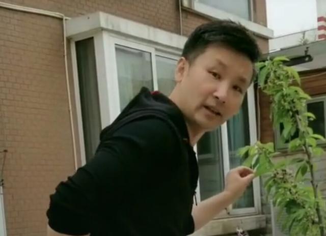曾被全村资助学费，父亲也因他终身残疾，如今刘和刚豪宅意外曝光