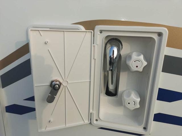 华云途骏K298，颜值和品质同时出众的房车_9