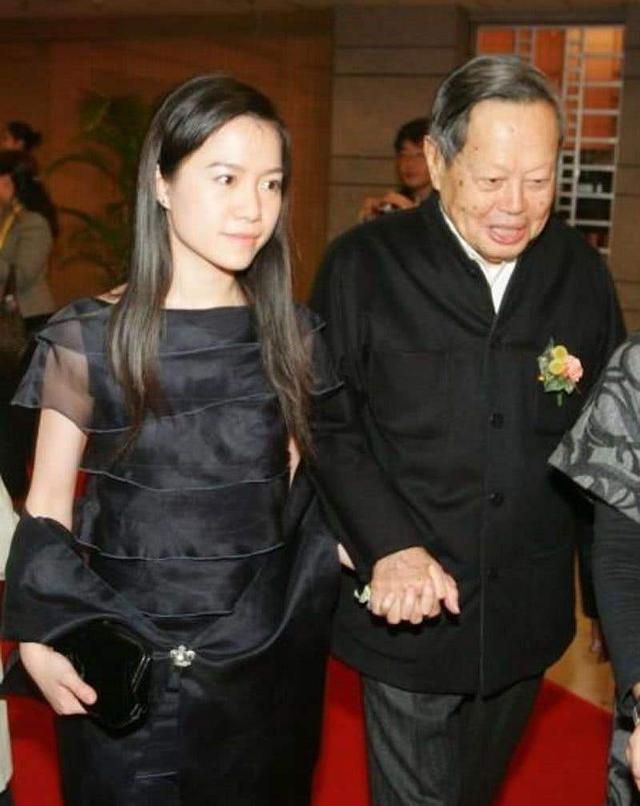 杨振宁子孙全部定居美国，他为何到晚年才回国