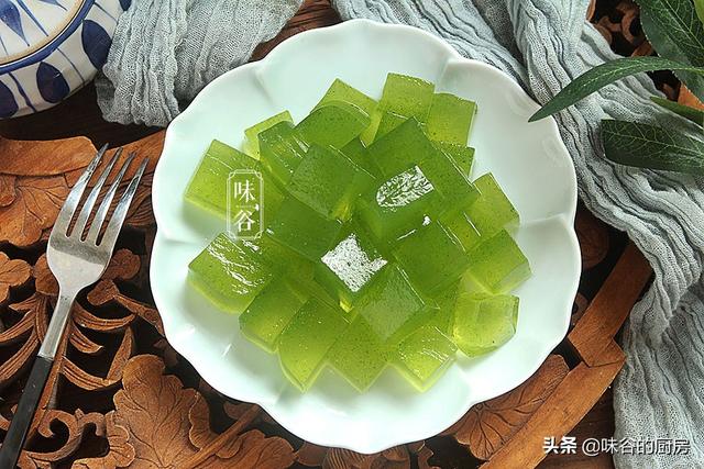 黄瓜皮别扔了，变废为宝做成美食，清凉爽滑又解暑，比凉皮还好吃