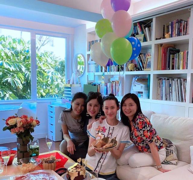 梁洛施32岁生日变美了，仨儿子做蛋糕为她庆祝，