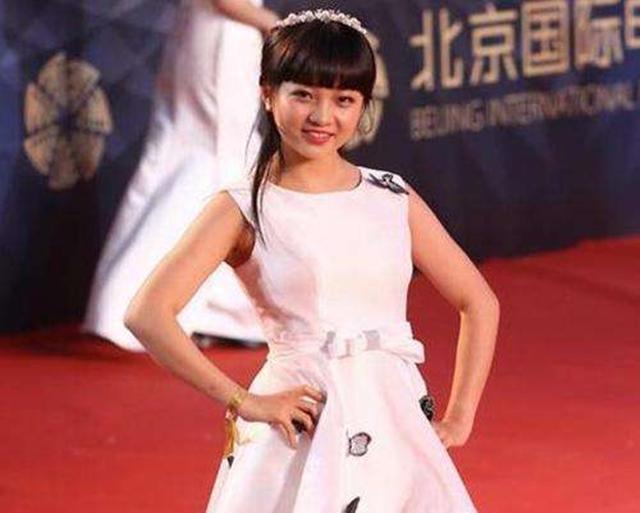 8岁进演艺圈，9岁奥运成名，18岁被群嘲长“残”