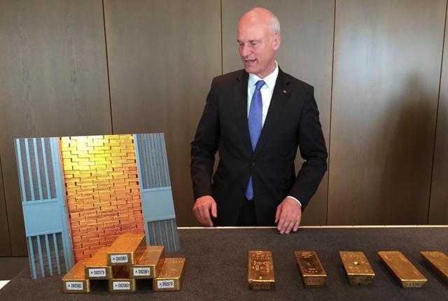 美联储认输投降,或将要为持有美债转向美国付款