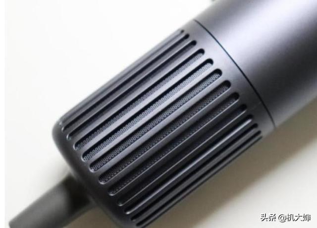 天猫曾砸3亿捧易烊千玺，阿里被指向流量低头，