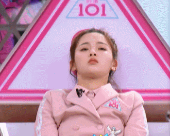 杨超越和鞠婧祎，一个初恋脸，一个高冷脸，你喜欢哪一个