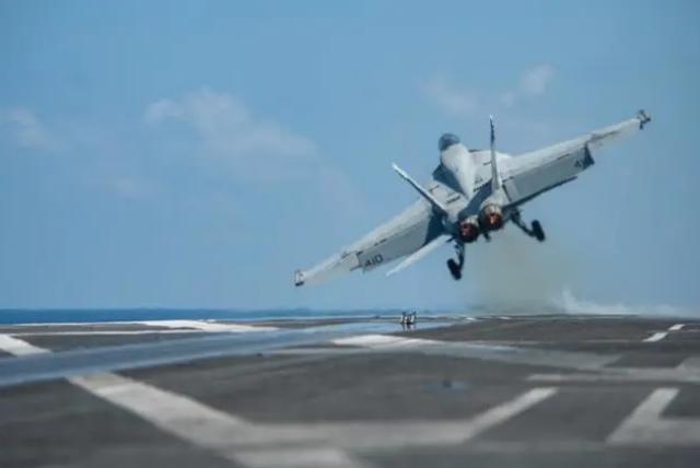 中国三大战区出击，里根号航母连夜"逃向"关岛，短期内不会回来