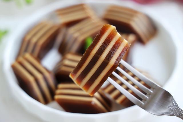 伏天最受欢迎的甜品，好吃更好做，口感冰冰凉凉，Q弹有嚼劲