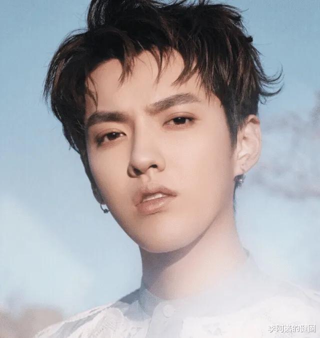 曾经的四大流量处境艰难，他热度逐渐消失，唯有李易峰转型成功