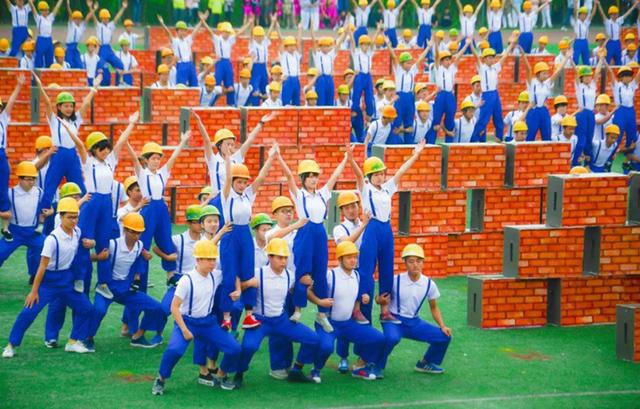 学生宿舍还有跃层双人间，眉山这所大学让隔壁学校羡慕哭了