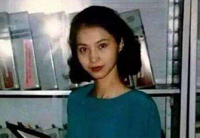 80年代中国照片：图六新娘被好友闹洞房，图八美女颜值比明星漂亮