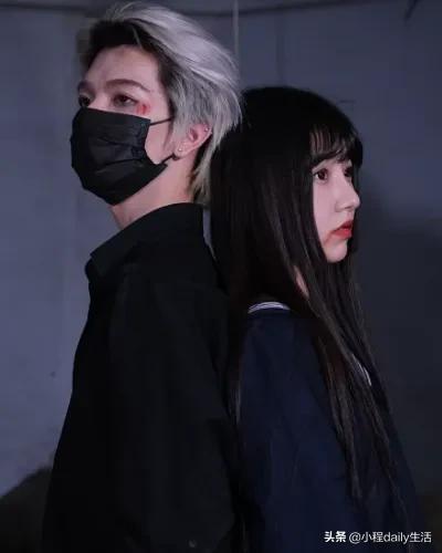 七鹤大人拍十宗罪作品，不料却被“现场环境”抢镜，真不会挑地方