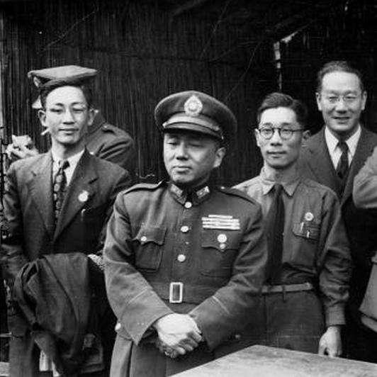国共三位将领酒后比赛枪法，粟裕第一、陈毅第