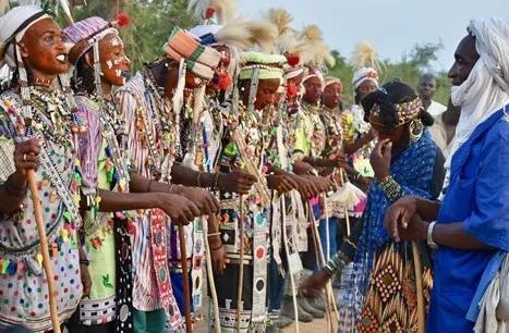 非洲“一妻多夫”的地方，男性很开心，为啥女