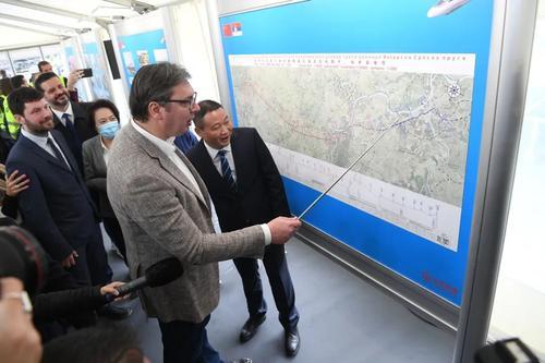 “为了我们的孩子”，武契奇进步党取得胜利，科索沃让人意外