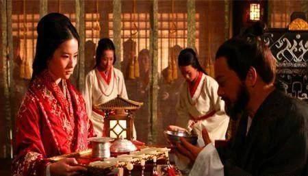 诗云：铜雀春深锁二乔，其中的铜雀指的是什么