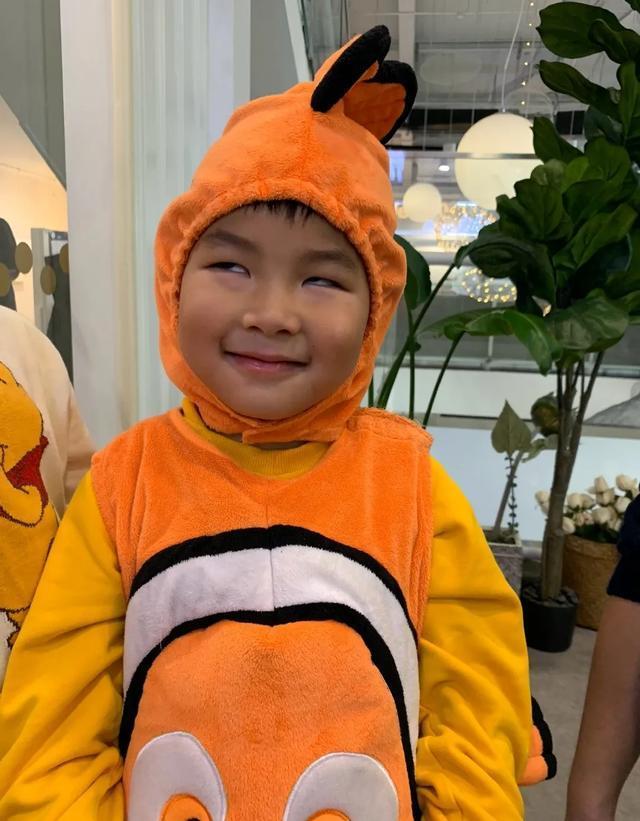 被沙溢“拉黑”冷处理，胡可表情无奈，二人疑似陷入感情危机？