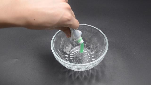 不管剪刀多钝多锈，一个简单的方法，剪刀立马锋利如新，太实用了