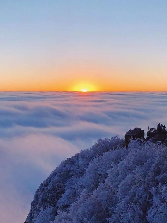 震撼！航拍四川名片峨眉山