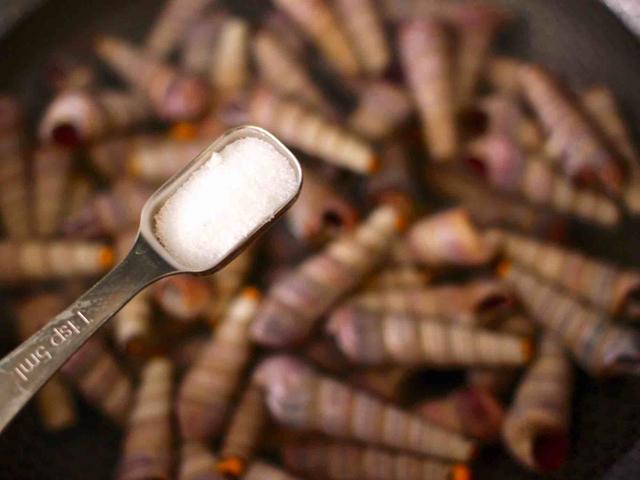 “寄生虫”最多的这道菜，很多人傻傻当成美食