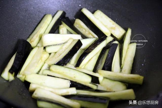 夏天最爱做的焖面，菜、面一锅出，比豆角焖面还入味