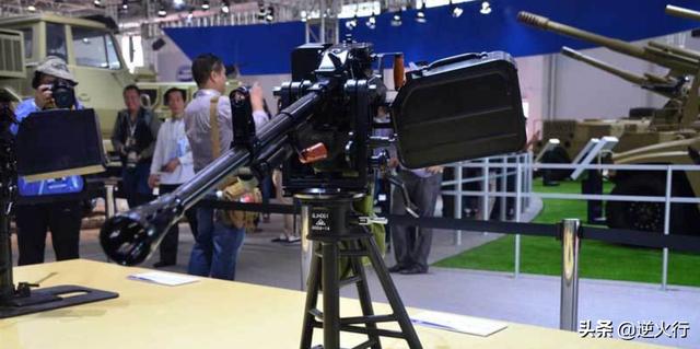 直升机配上12.7大威力机枪了！躲墙后面都没用，