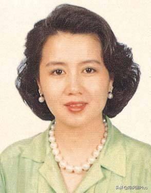 何鸿燊何氏家族悼文，留下四房十七杰，详细了