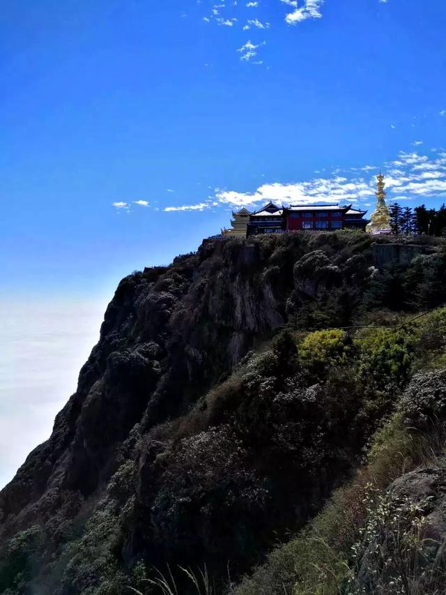 震撼！航拍四川名片峨眉山