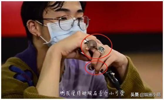 伊能静儿子和六位闺蜜吃饭，生活照喜欢穿裙子