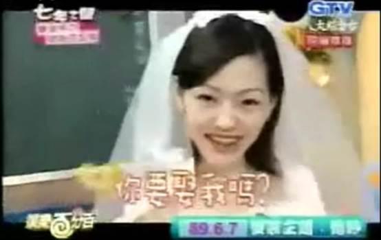 求求你赶紧离婚吧！跪在婚姻里的小S，洗发水都是绿的