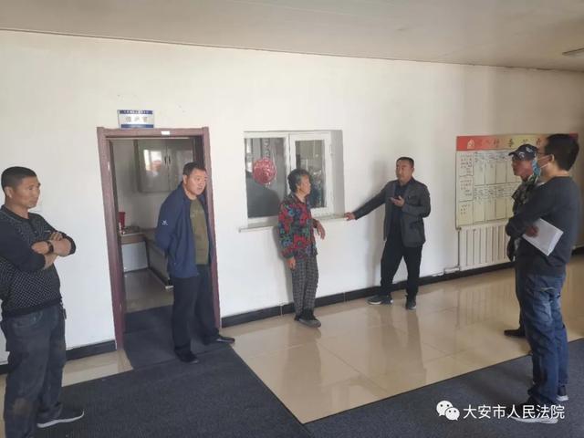 多方调解再续亲情，巧结“半根地垄”纠纷