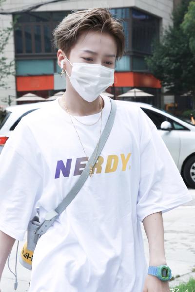 发色|THE9换新发色 刘雨昕金色虞书欣大红孔雪儿紫色撑门面