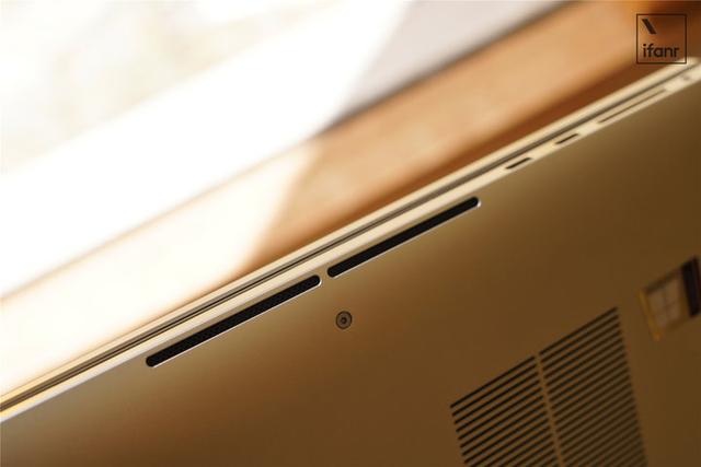 戴尔 XPS 17 评测：我背着戴尔的「超大杯」电脑出差一周