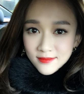 懒理粉丝催婚，陈乔恩晒与男性友人亲密挽手照被嘲，用一句话怒怼