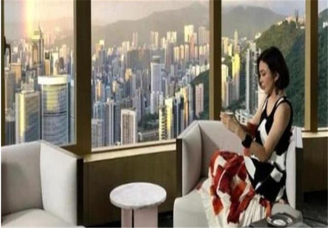 亿万身家、风流成性，58岁关之琳又被拍到“吃嫩草”