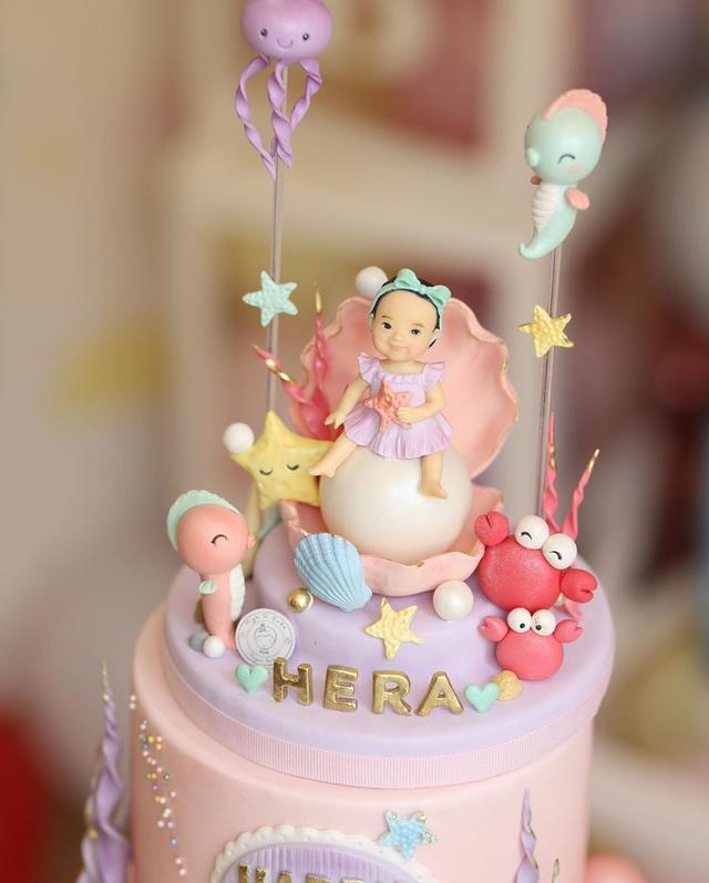 杨怡夫妇晒照为女儿庆祝百日，小公主眼睛超大像洋娃娃，大名曝光