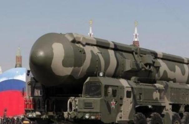 美国军事第一，为何却不敢和俄撕破脸？英专家