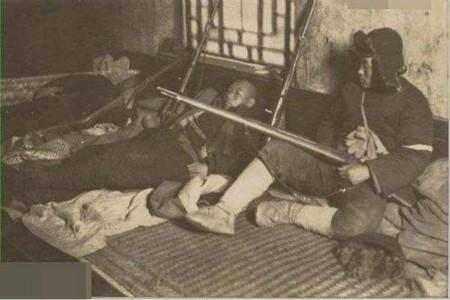 东北最大的汉奸，曾亲手枪杀一名日军大佐，后