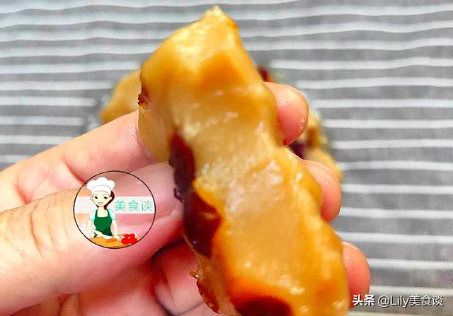 入伏后，家人最爱吃这道蒸糕，香甜软糯，每天吃一小块，能量满满