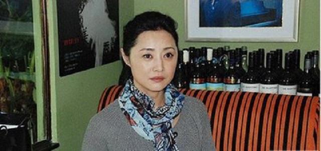 刘蓓混乱情史：遭5婚丈夫抛弃，三婚再嫁前夫，