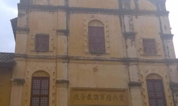 他是民国知名将军，因妻子太美被人暗杀，现今