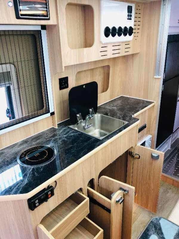 國(guó)六V90 B型房車(chē) 用空間創(chuàng)意打動(dòng)你的順旅房車(chē)