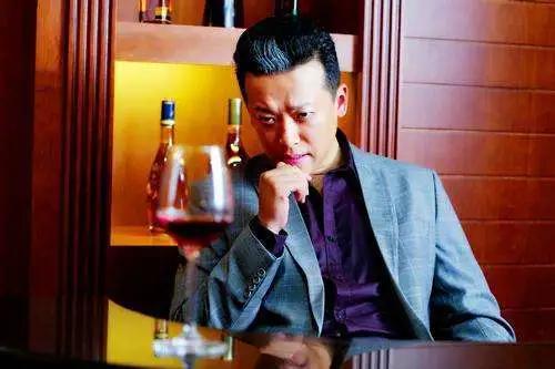 黄晓明出道的《爱情不是游戏》演员现状，20年后