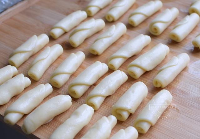 自制绿豆酥太成功了，层层起酥，咬一口掉一地，做法原来这么简单