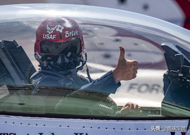 美国空军战疫致敬飞行忙，洛杉矶上演危险一幕