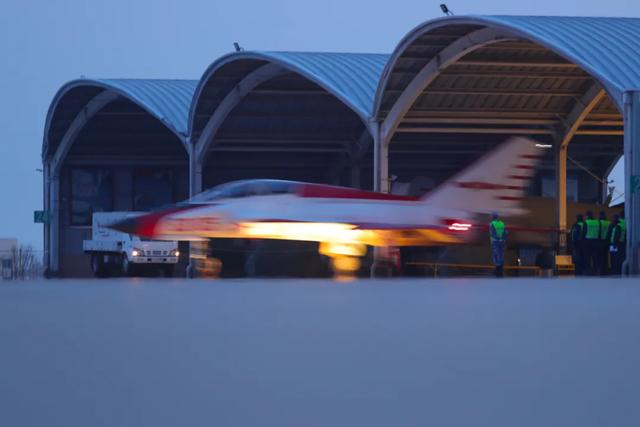 舰载战斗机飞行员“后浪”是这样诞生的……