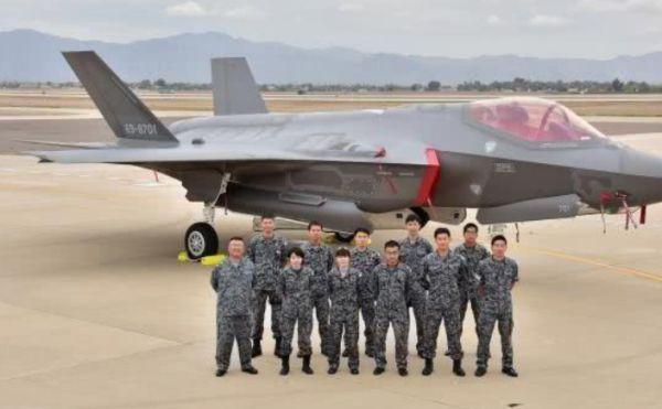 发动机哪去了？日本“玩坏”的F35残骸找到，捞上来后美国着急了