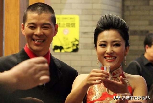 他是赵本山徒弟，长相一般却娶小7岁娇妻，如今儿子颜值太逆天