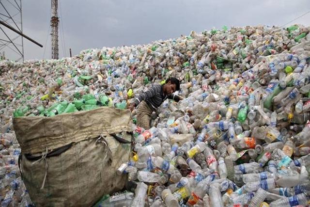 土耳其涌入万吨洋垃圾，民众苦不堪言，欧美甩锅：都怪中国